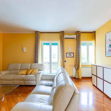 Altido 3-bed Flat With Balcony Genova
