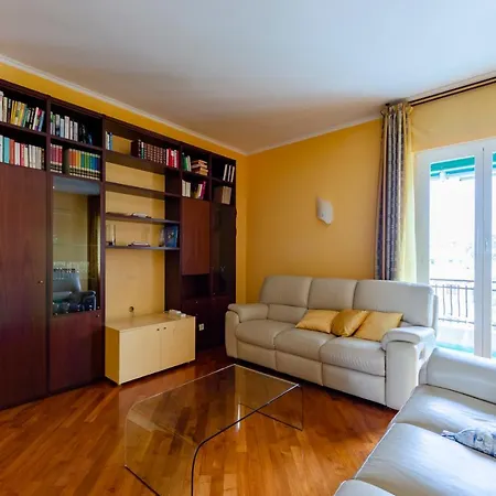 Altido 3-bed Flat With Balcony * Genova