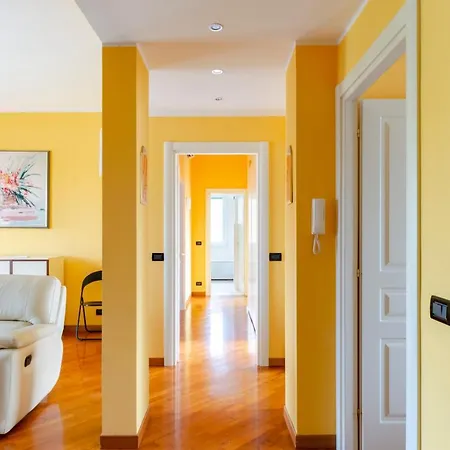 Altido 3-bed Flat With Balcony *