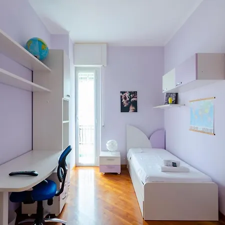 Lejlighed Altido 3-bed Flat With Balcony *