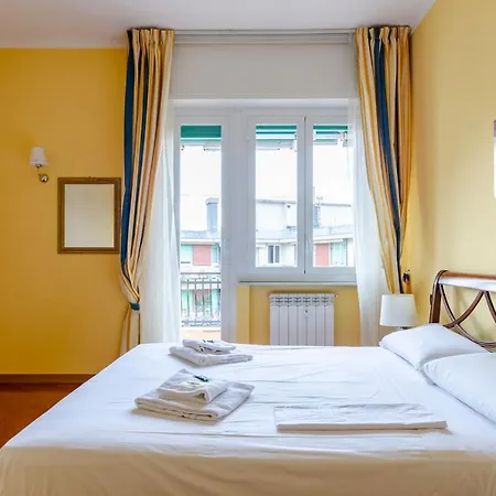 Altido 3-bed Flat With Balcony Lejlighed Genova
